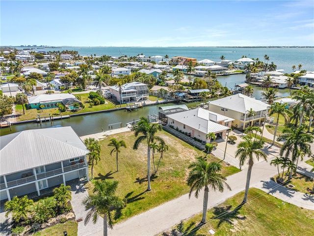 2224 Date ST, St. James City, FL 33956