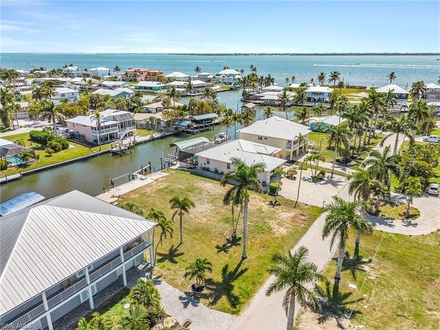 2224 Date ST, St. James City, FL 33956