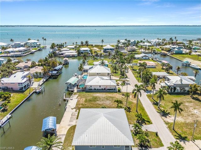 2224 Date ST, St. James City, FL 33956