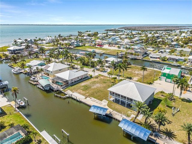 2224 Date ST, St. James City, FL 33956