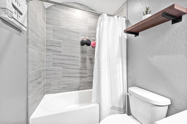 8318 Erasmus Landing Court, Houston, TX 77044