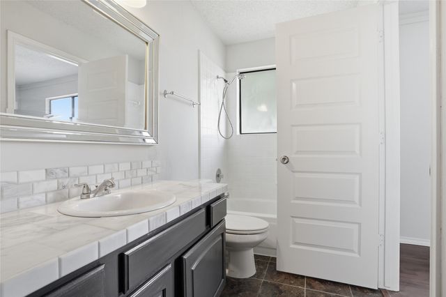 2142 Falcon Ridge Drive, Carrollton, TX 75010