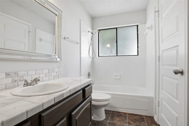 2142 Falcon Ridge Drive, Carrollton, TX 75010