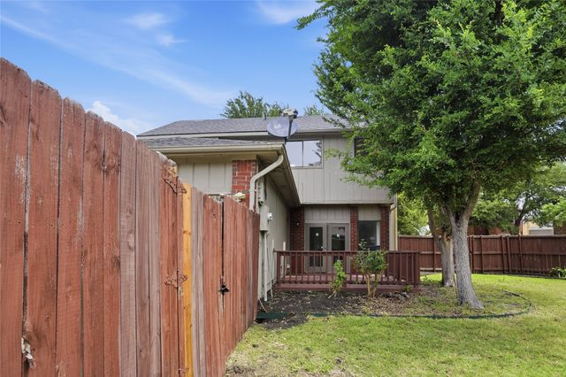 2142 Falcon Ridge Drive, Carrollton, TX 75010