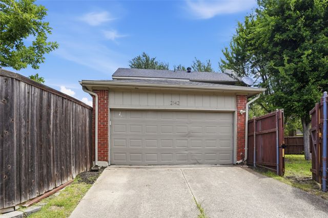 2142 Falcon Ridge Drive, Carrollton, TX 75010