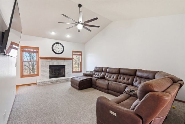 3427 Riverbend Drive NE, Cedar Rapids, IA 52411