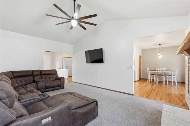 3427 Riverbend Drive NE, Cedar Rapids, IA 52411