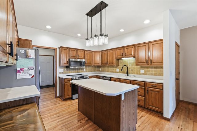 3427 Riverbend Drive NE, Cedar Rapids, IA 52411