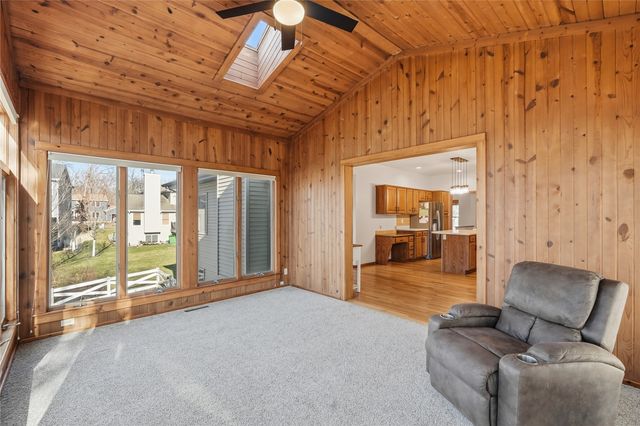 3427 Riverbend Drive NE, Cedar Rapids, IA 52411