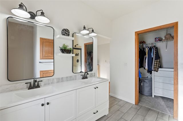 3427 Riverbend Drive NE, Cedar Rapids, IA 52411