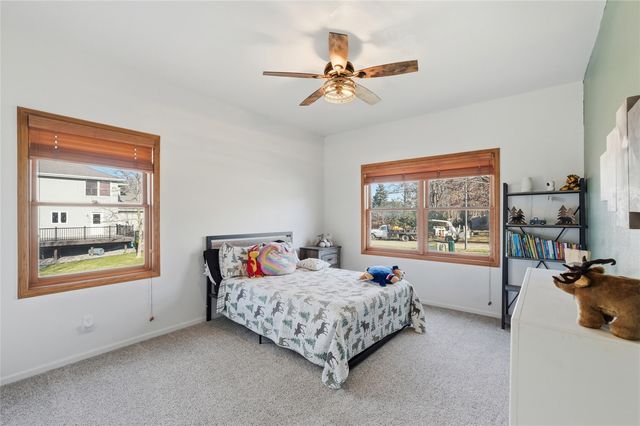 3427 Riverbend Drive NE, Cedar Rapids, IA 52411