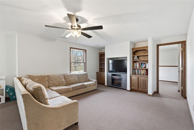 3427 Riverbend Drive NE, Cedar Rapids, IA 52411