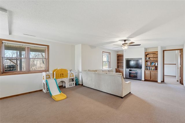 3427 Riverbend Drive NE, Cedar Rapids, IA 52411