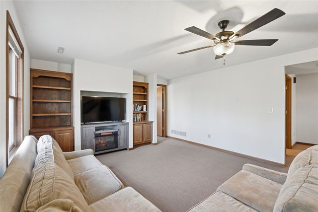 3427 Riverbend Drive NE, Cedar Rapids, IA 52411