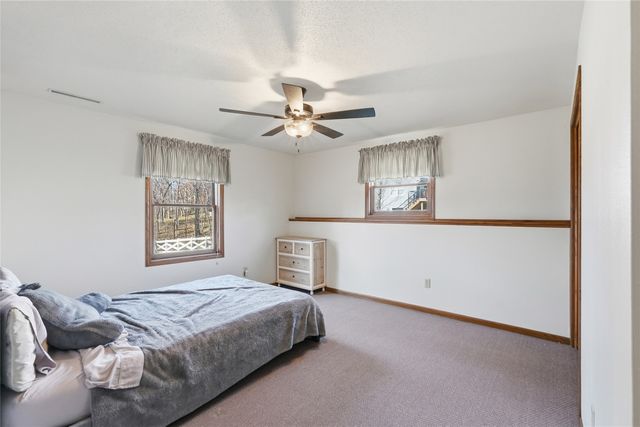 3427 Riverbend Drive NE, Cedar Rapids, IA 52411