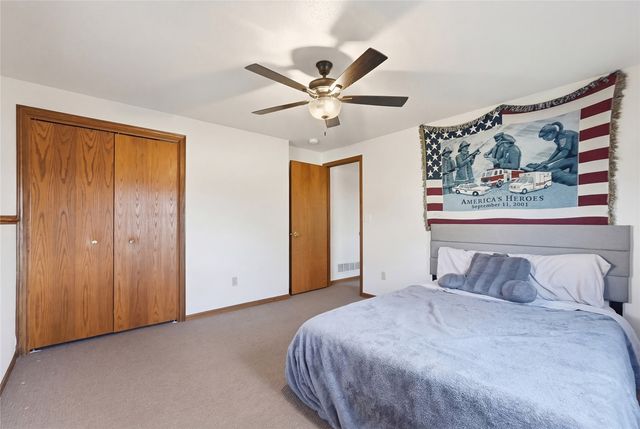 3427 Riverbend Drive NE, Cedar Rapids, IA 52411