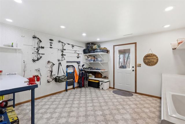 3427 Riverbend Drive NE, Cedar Rapids, IA 52411