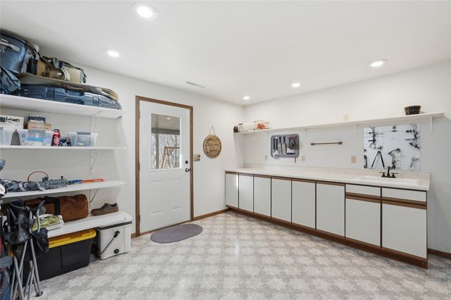 3427 Riverbend Drive NE, Cedar Rapids, IA 52411