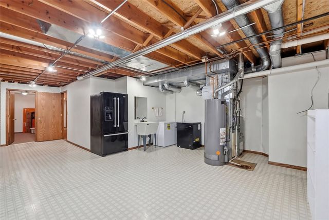 3427 Riverbend Drive NE, Cedar Rapids, IA 52411