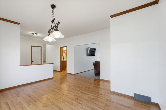 3427 Riverbend Drive NE, Cedar Rapids, IA 52411