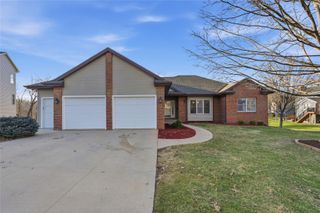 3427 Riverbend Drive NE, Cedar Rapids, IA 52411