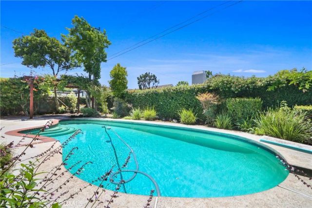 3142 Quail Run Road, Rossmoor, CA 90720