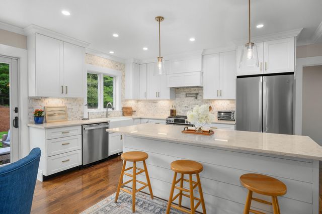 20 Wedgewood Drive, Centerville, MA 02632