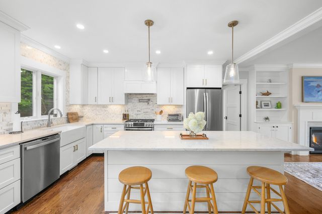 20 Wedgewood Drive, Centerville, MA 02632