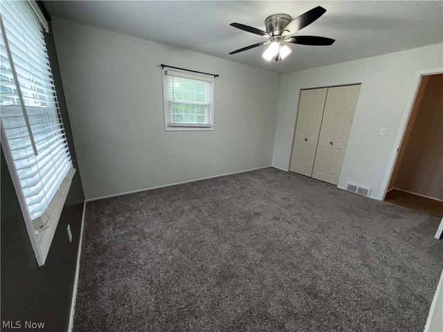 909 Thistle Place SE, Warren, OH 44484