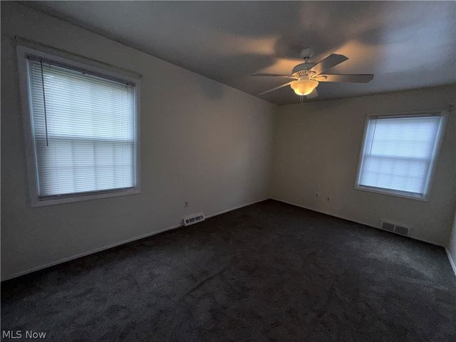 909 Thistle Place SE, Warren, OH 44484