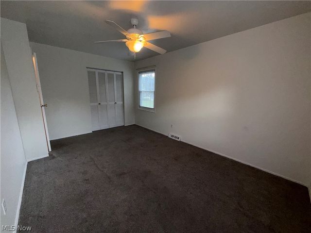 909 Thistle Place SE, Warren, OH 44484