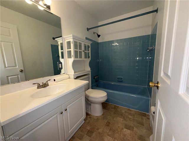 909 Thistle Place SE, Warren, OH 44484