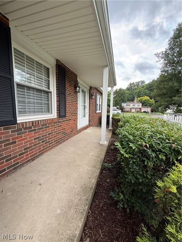 909 Thistle Place SE, Warren, OH 44484