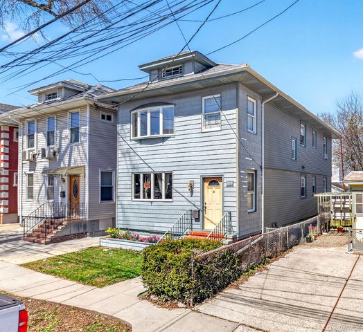 121-29 8th Avenue, College Point, NY 11356