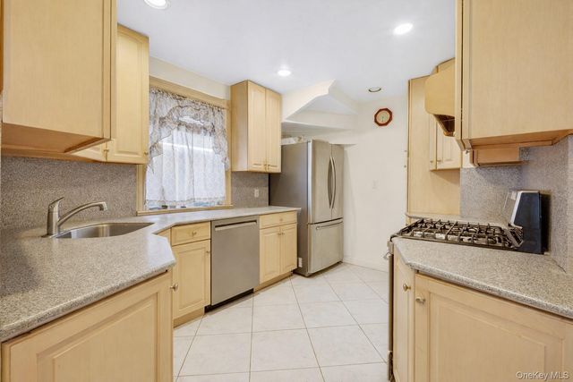 121-29 8th Avenue, College Point, NY 11356