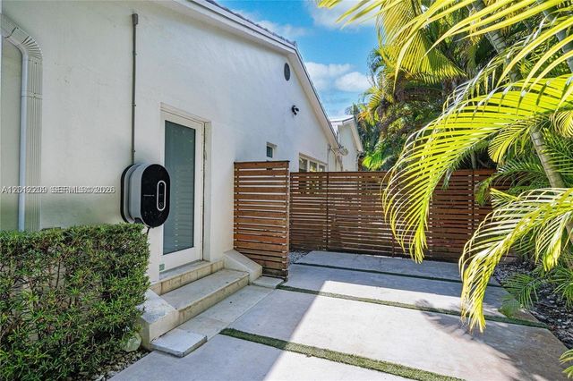 530 Sabal Palm Rd, Miami, FL 33137
