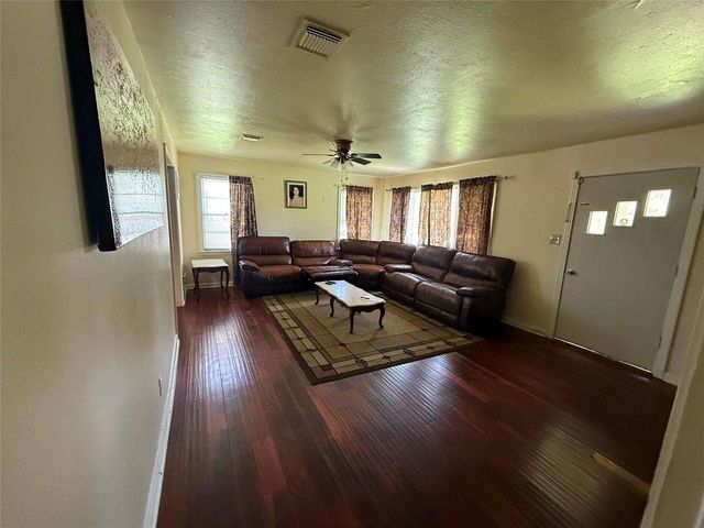 1800 Carlisle Street, Rosenberg, TX 77471