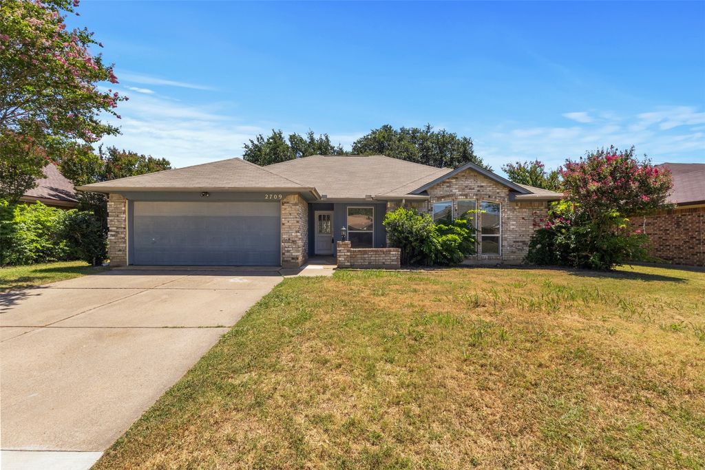 2709 Typhon Drive, Grand Prairie, TX 75052 — exterior