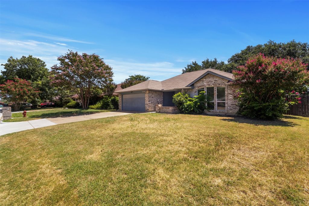2709 Typhon Drive, Grand Prairie, TX 75052 — photo 2