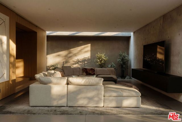 9344 Nightingale Drive, Los Angeles, CA 90069