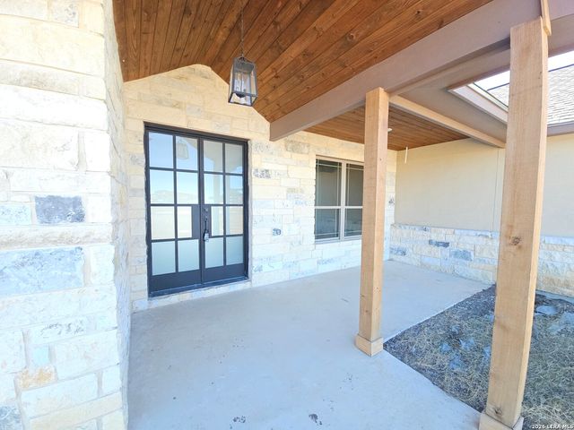 982 Horseshoe Falls, Bandera, TX 78003