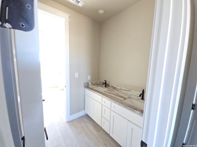 982 Horseshoe Falls, Bandera, TX 78003