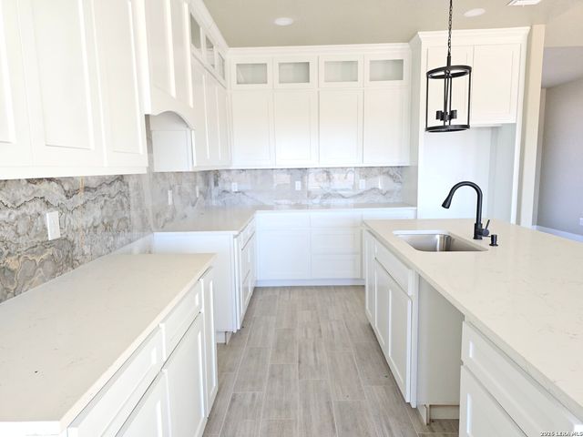 982 Horseshoe Falls, Bandera, TX 78003