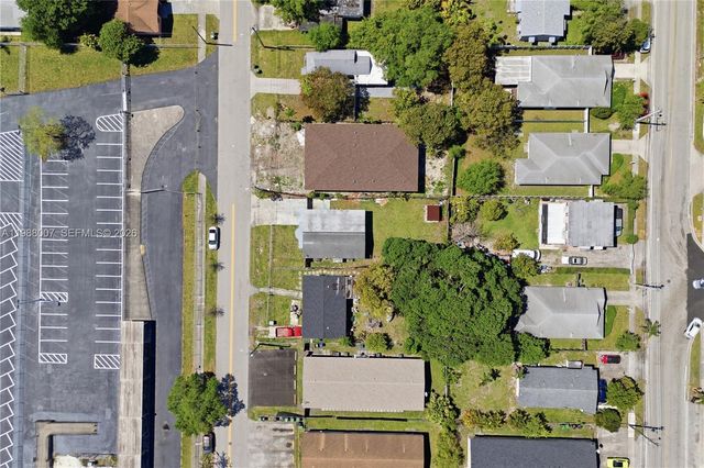 1017 NW 8th St, Hallandale Beach, FL 33009