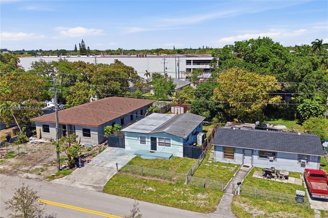 1017 NW 8th St, Hallandale Beach, FL 33009