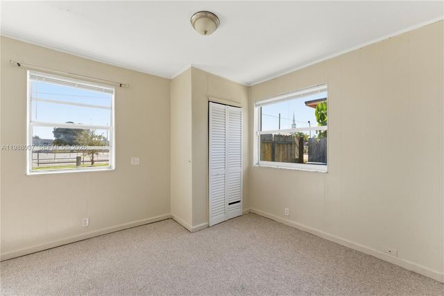 1017 NW 8th St, Hallandale Beach, FL 33009