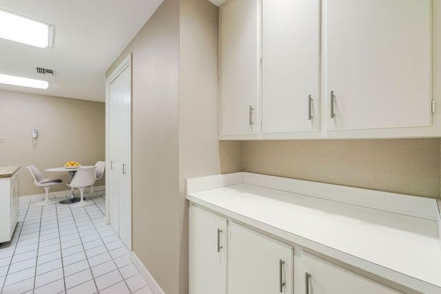 5555 Del Monte Drive 207, Houston, TX 77056
