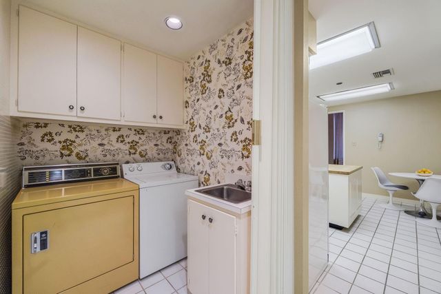5555 Del Monte Drive 207, Houston, TX 77056