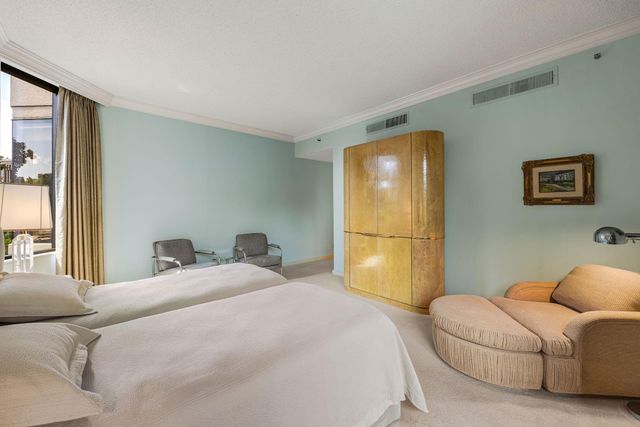 5555 Del Monte Drive 207, Houston, TX 77056