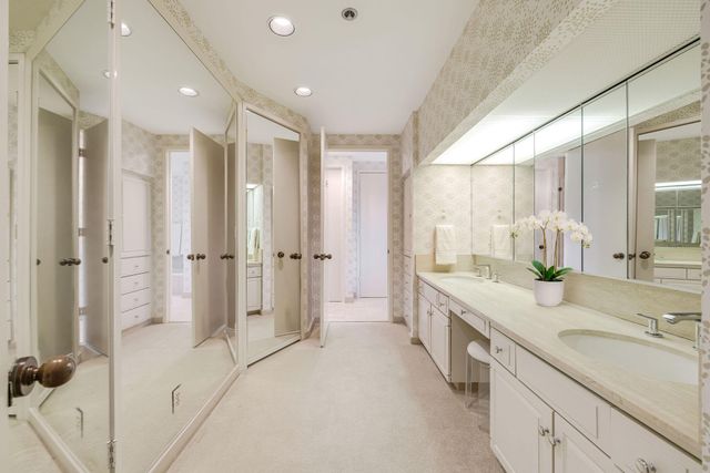 5555 Del Monte Drive 207, Houston, TX 77056